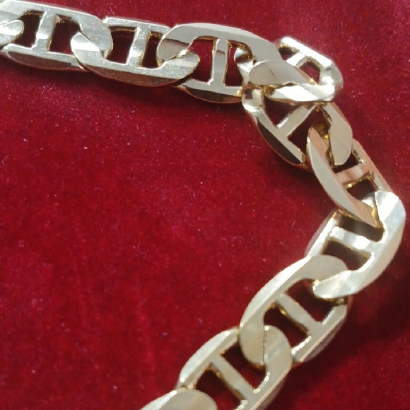 Elegant Gold Chain Necklace - Picture 3 of 5